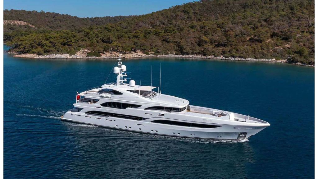 Immersive Motoryacht